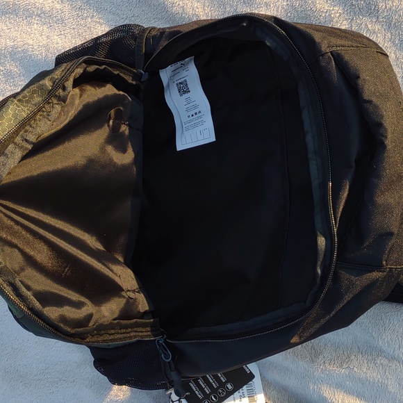 🙀PUMA Equivalence Backpack in Dark Green/Black - Picture 12 of 15